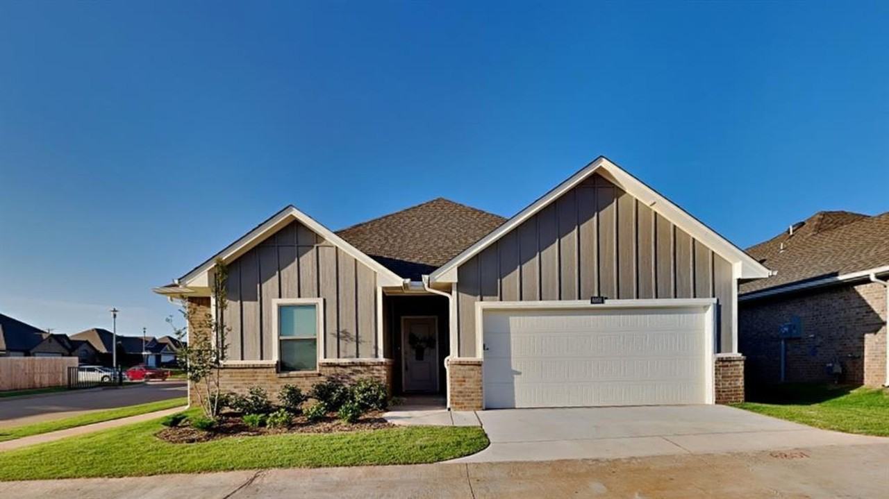 6801 Labelle Dr - Photo 2 of 25