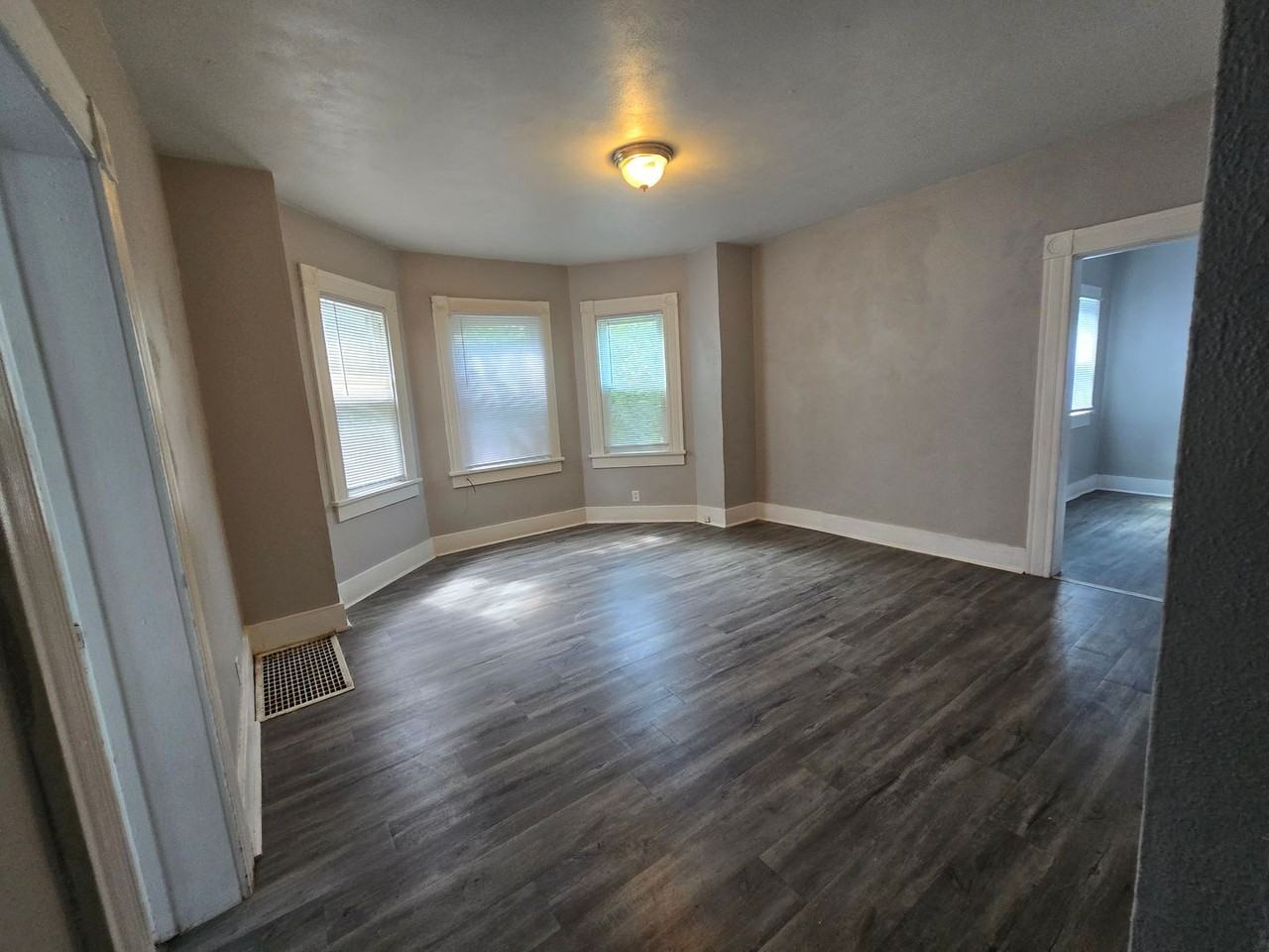 1708 Grand Ave - Photo 5 of 11