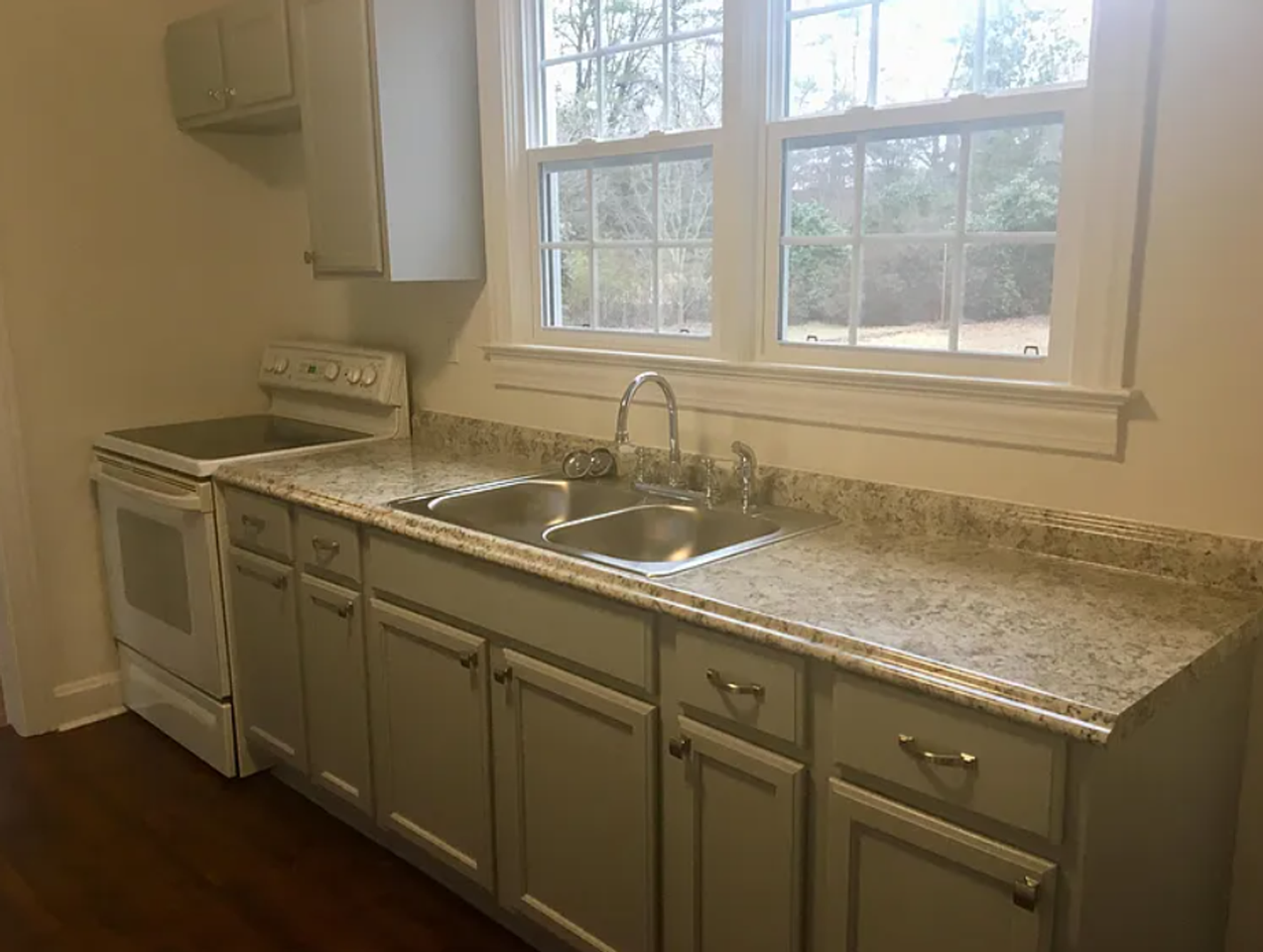 114 Woodland Dr - Photo 4 of 10
