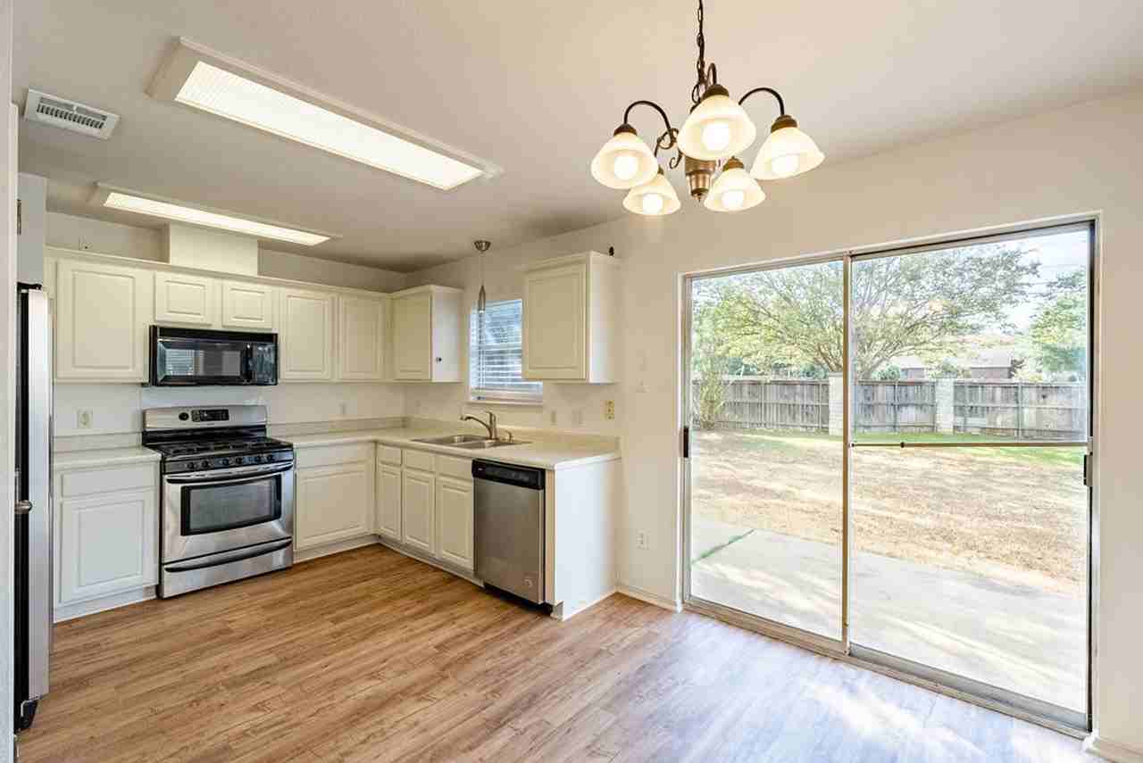13505 Dulles Ave - Photo 5 of 22