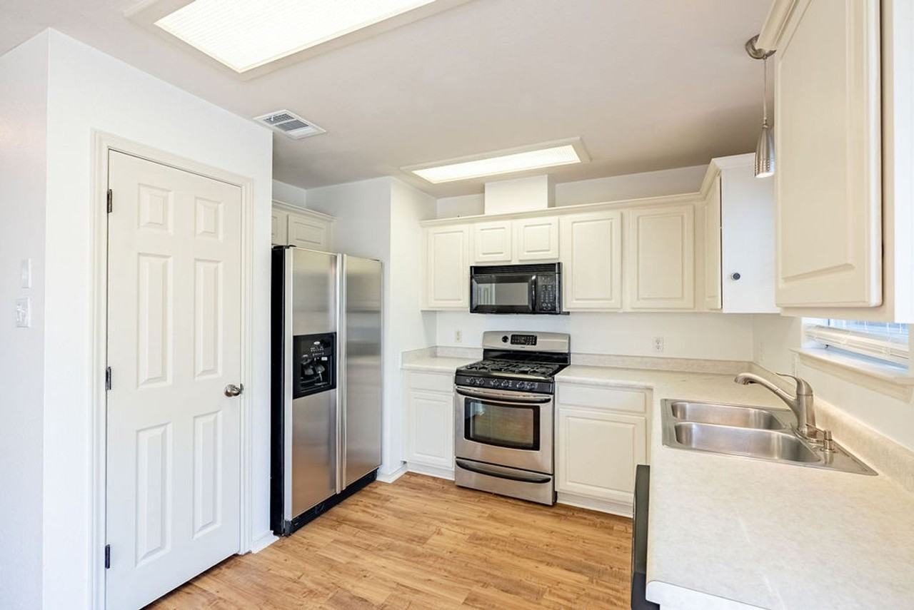 13505 Dulles Ave - Photo 7 of 22