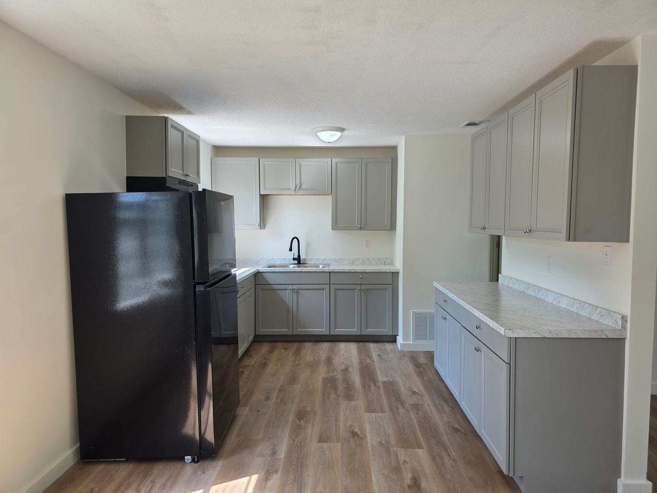 309 E 3rd St - Photo 5 of 18