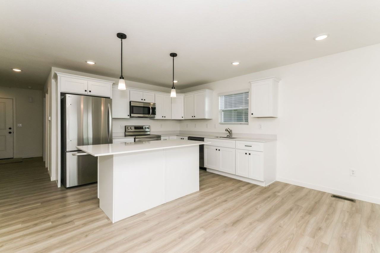 237 Wildflower Dr - Photo 4 of 30