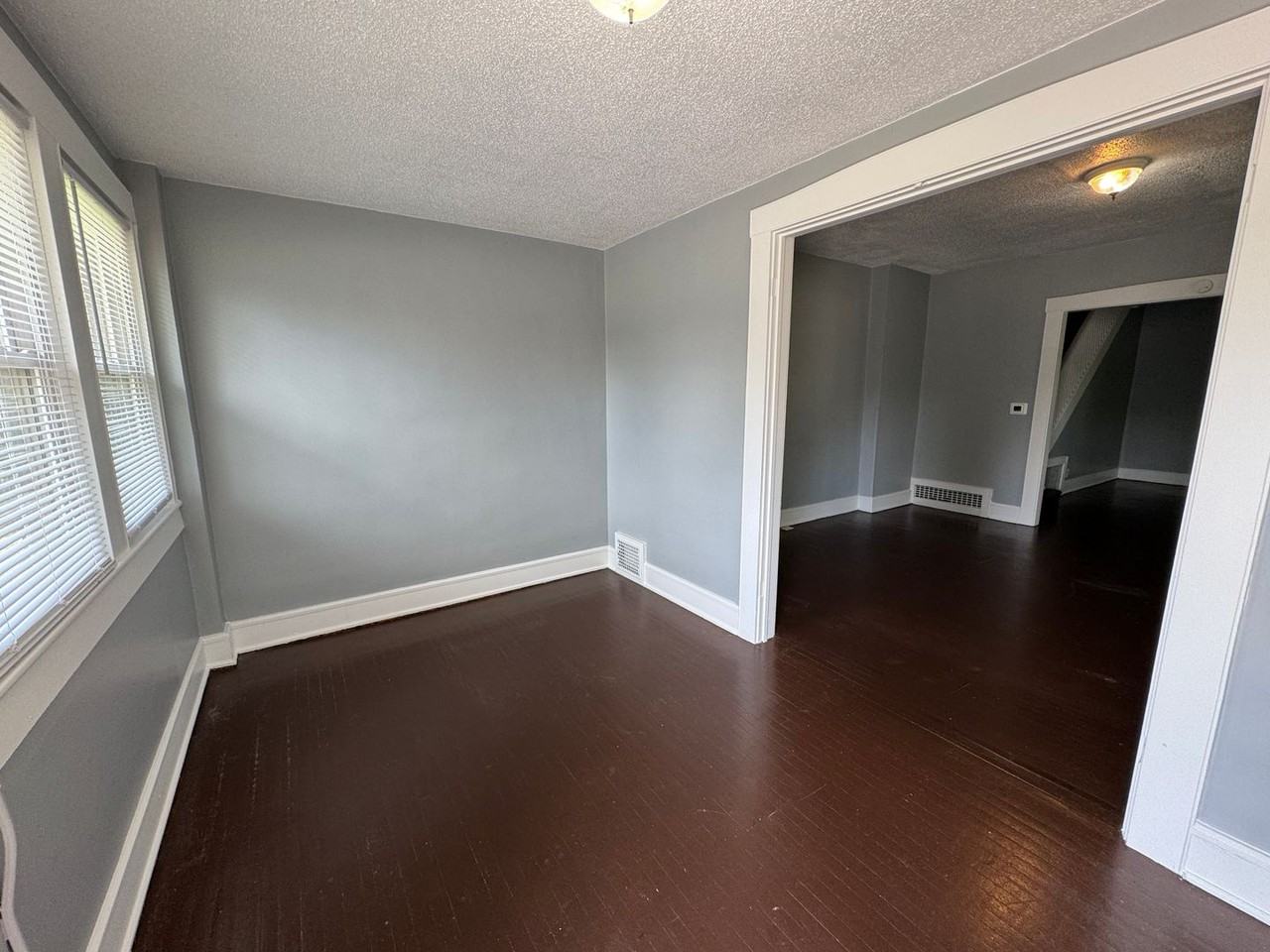 1138 Fairfield Ave - Photo 2 of 25