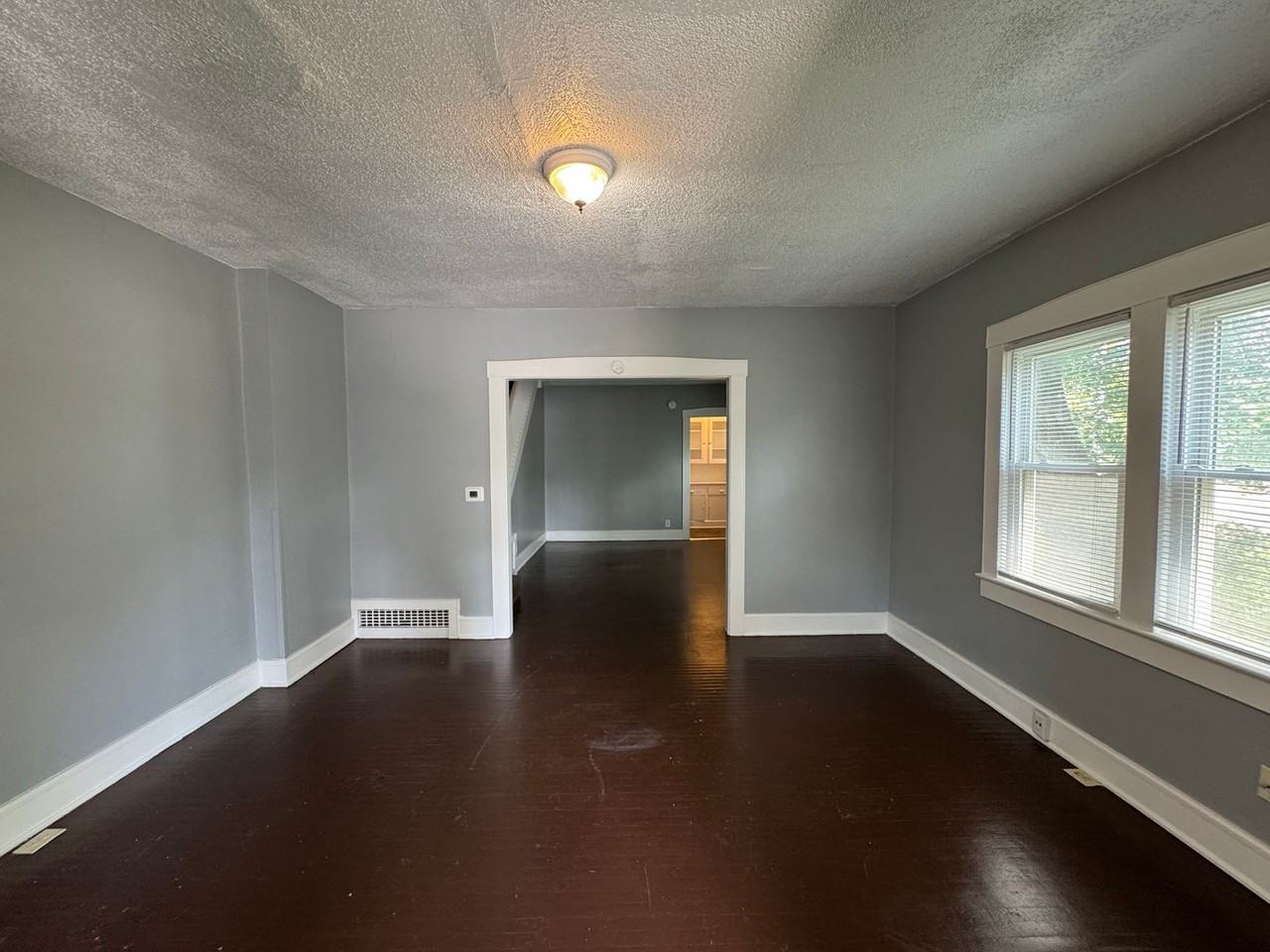 1138 Fairfield Ave - Photo 4 of 25