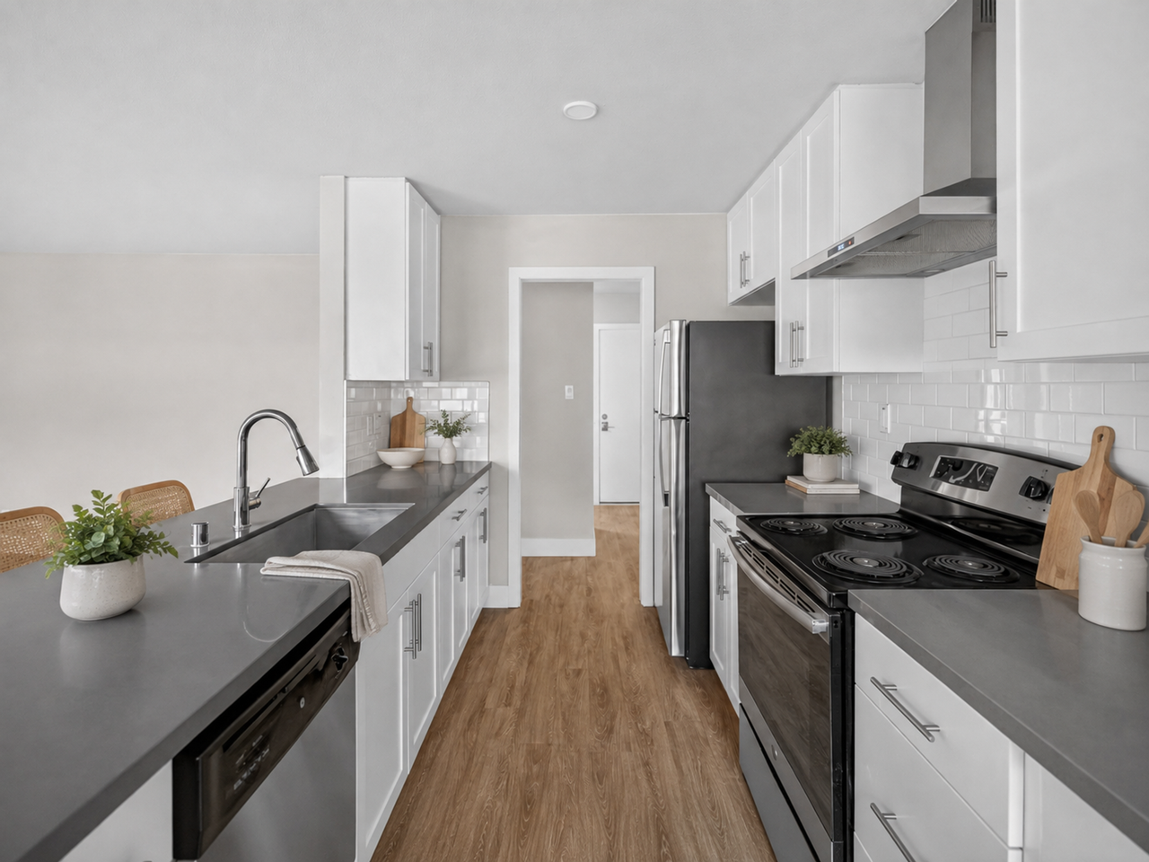 430-434 Obispo Ave - Photo 4 of 11