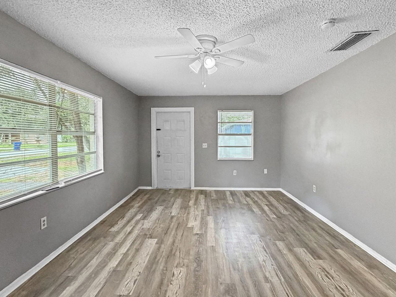 3122 Green Acres Ave - Photo 3 of 15