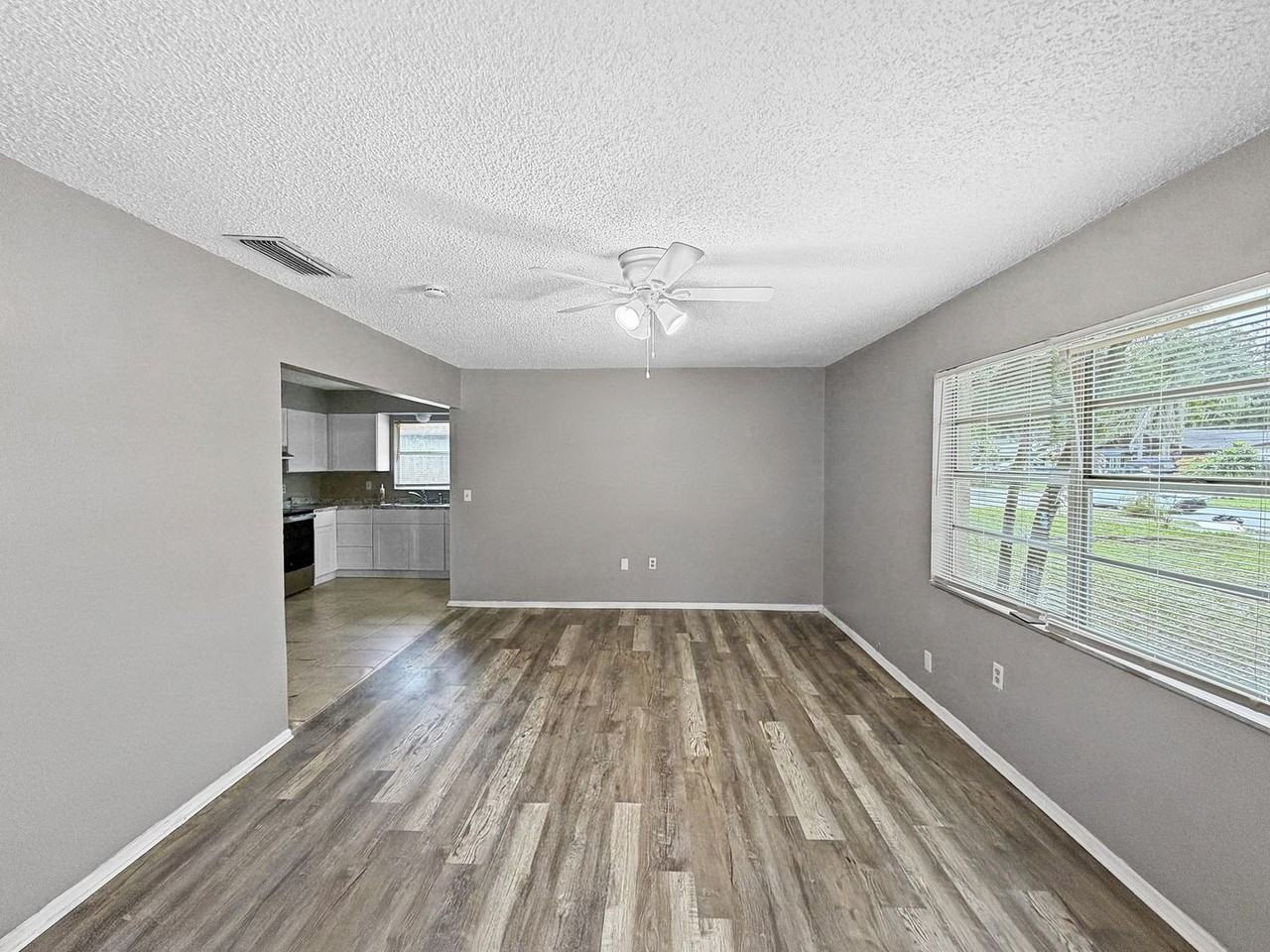 3122 Green Acres Ave - Photo 4 of 15