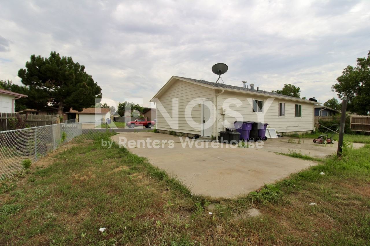 5241 Victor Way - Photo 4 of 26