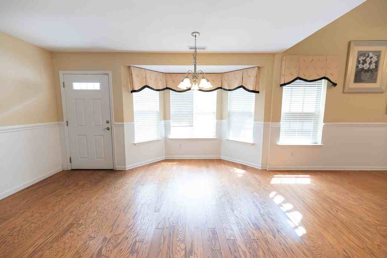 111 Goldfinch Ave - Photo 4 of 33