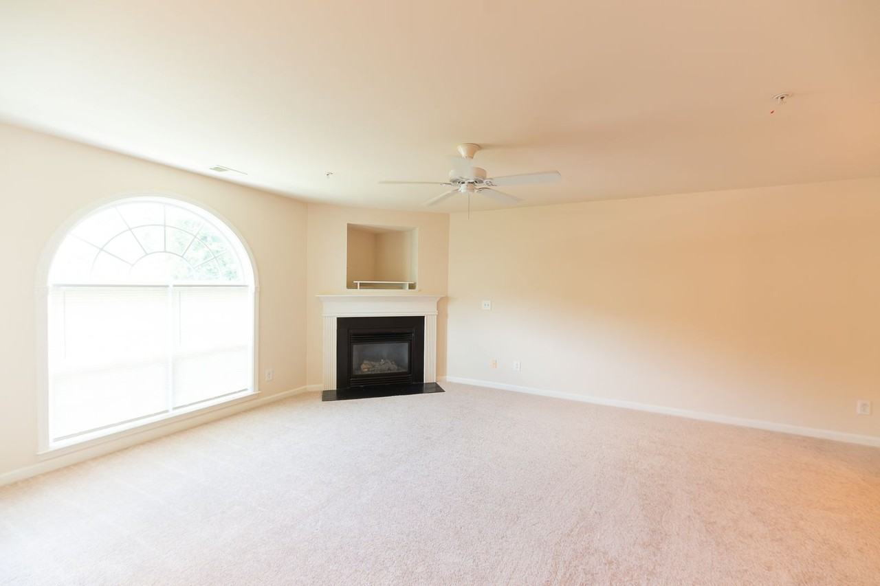 4703 Pennoak Ln Apt F - Photo 5 of 20