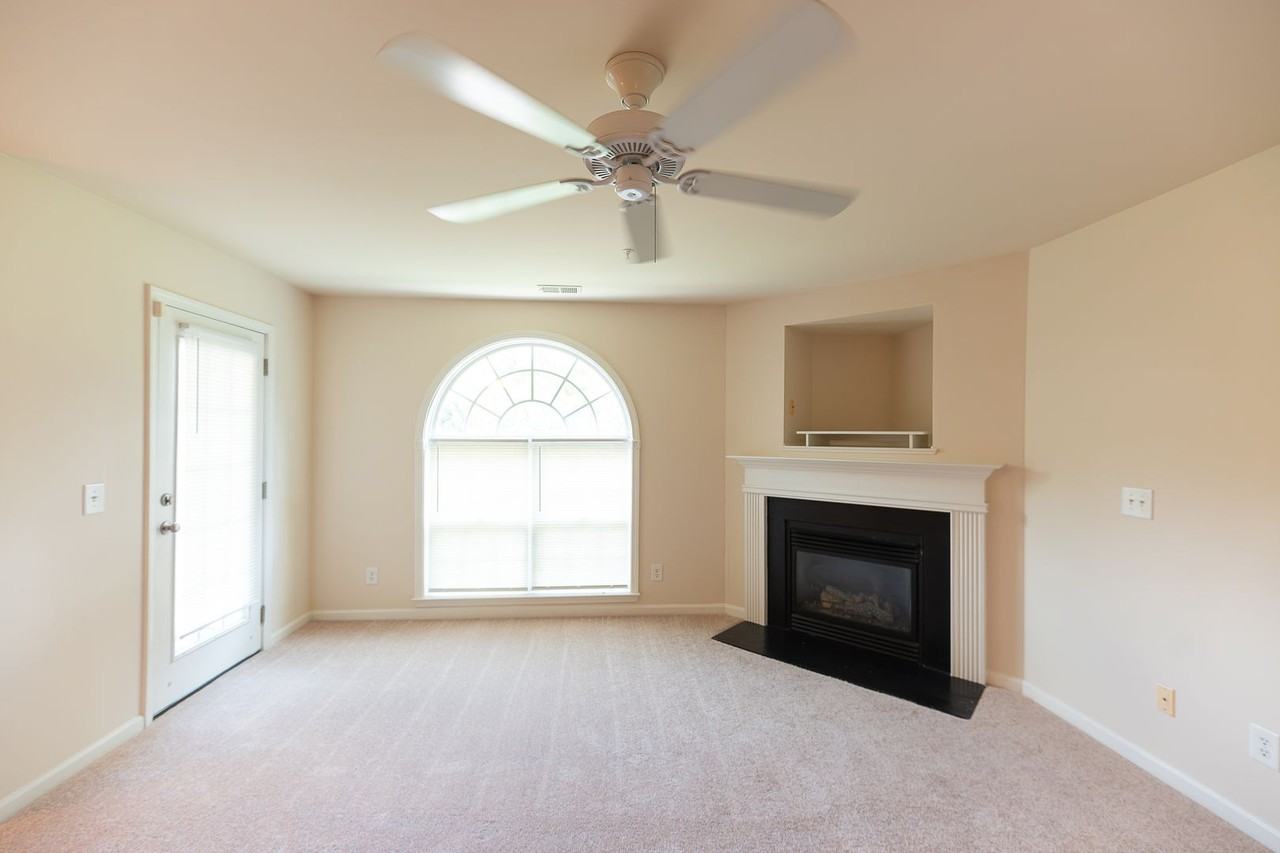 4703 Pennoak Ln Apt F - Photo 6 of 20
