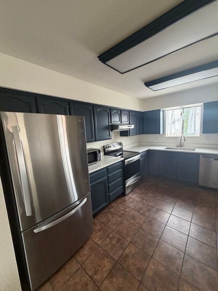 1118 Katherine Dr - Photo 4 of 21