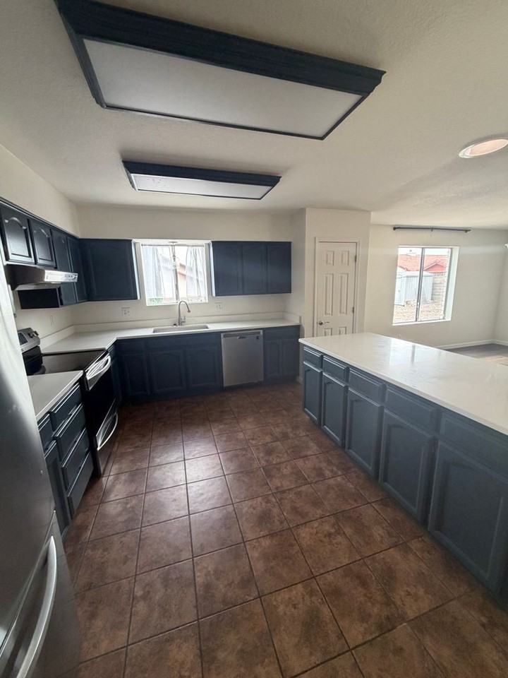 1118 Katherine Dr - Photo 5 of 21
