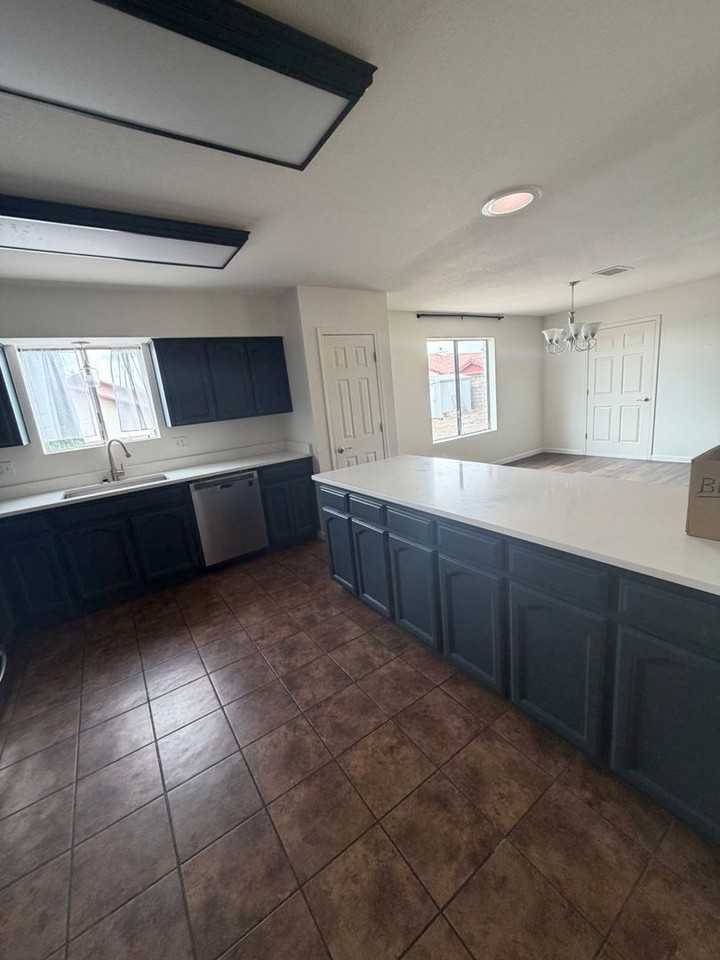 1118 Katherine Dr - Photo 6 of 21