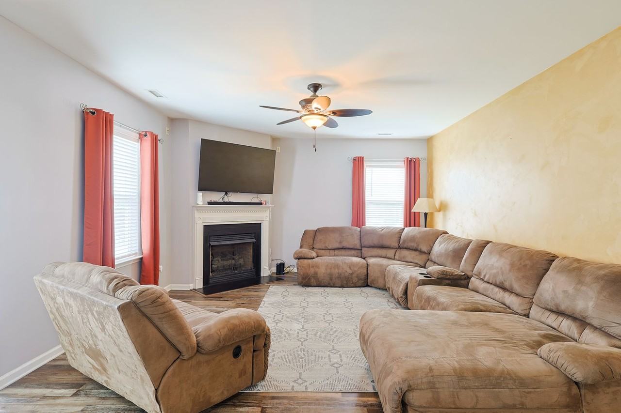 363 Heathrow Dr - Photo 7 of 23