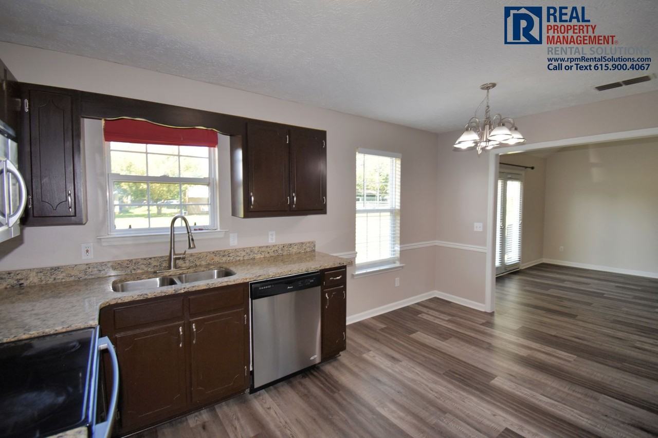 7403 Greenway Dr - Photo 5 of 17