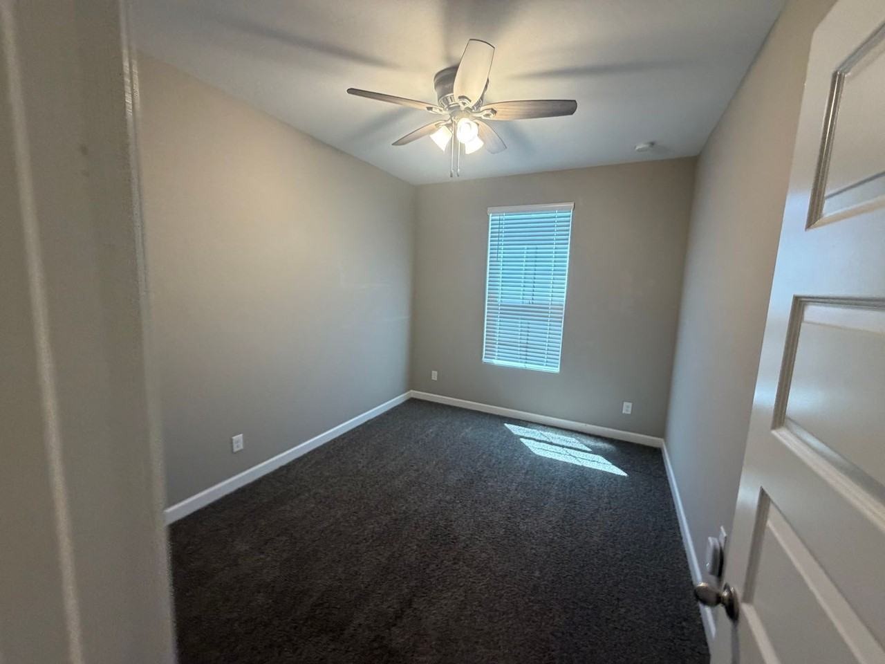 40946 W Hillman Dr - Photo 3 of 26