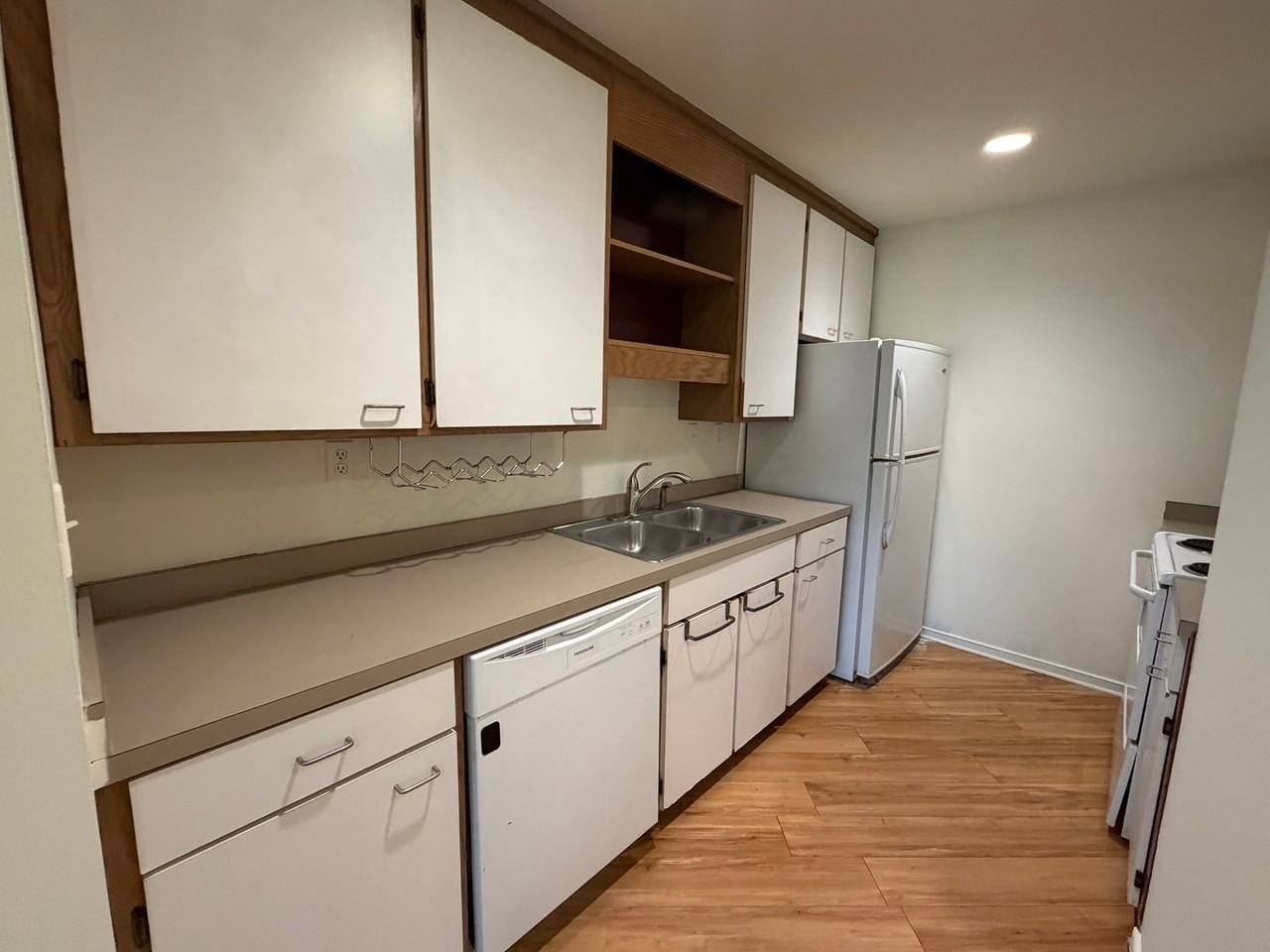 1250 Clifden Grn - Photo 7 of 28