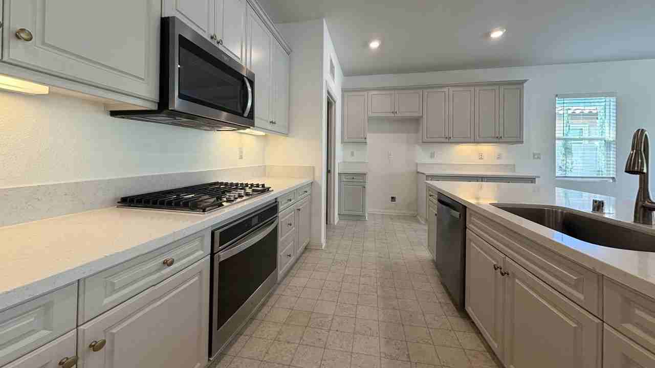 11074 Avalon Way - Photo 5 of 29