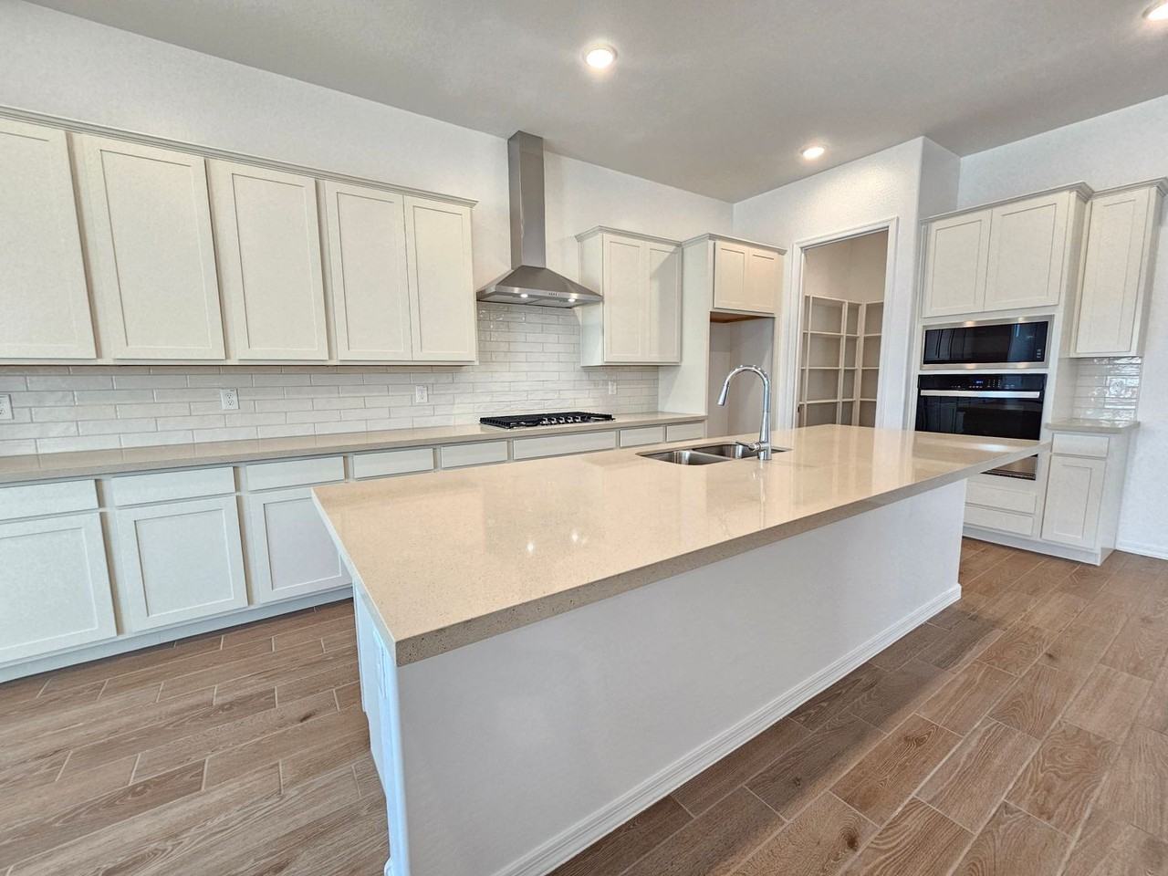 22668 E Starflower Dr - Photo 7 of 48