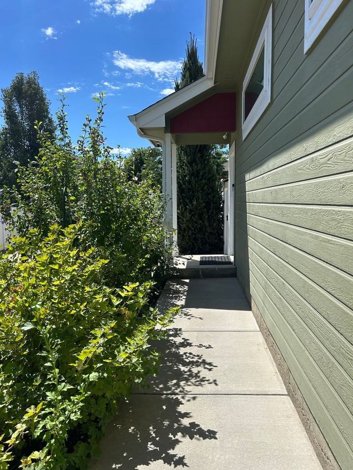 9046 Shenandoah Ave - Photo 2 of 24