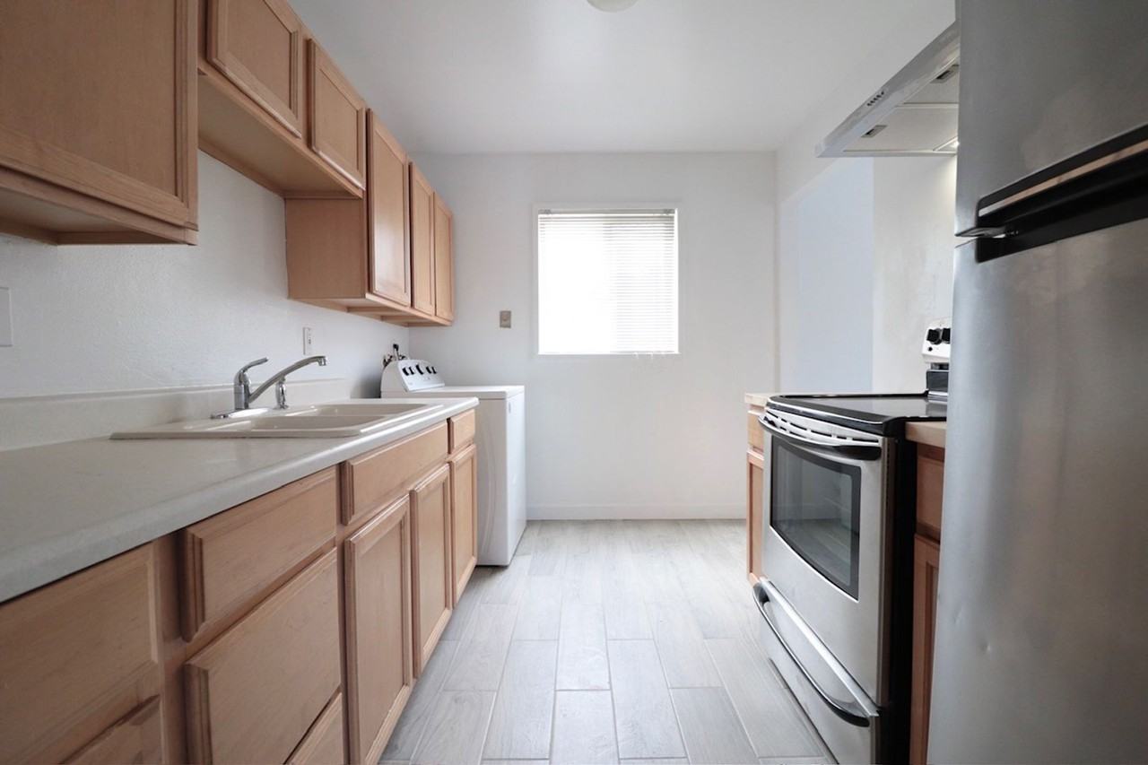 1123 Betts St Ne - Photo 5 of 13