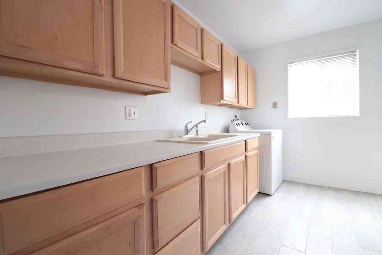 1123 Betts St Ne - Photo 6 of 13