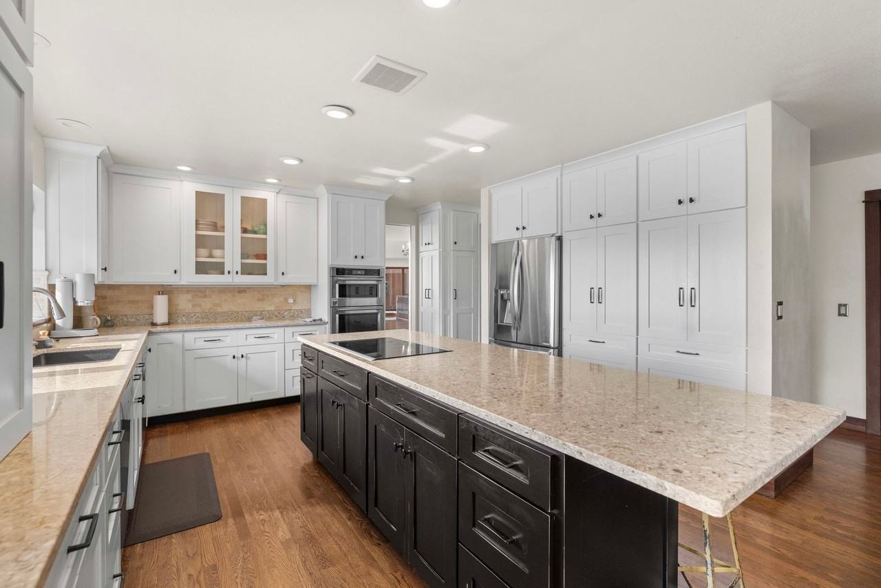 20479 Comet Ln - Photo 2 of 50