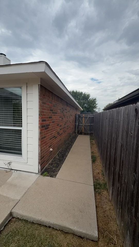 10504 Aransas Dr - Photo 3 of 25