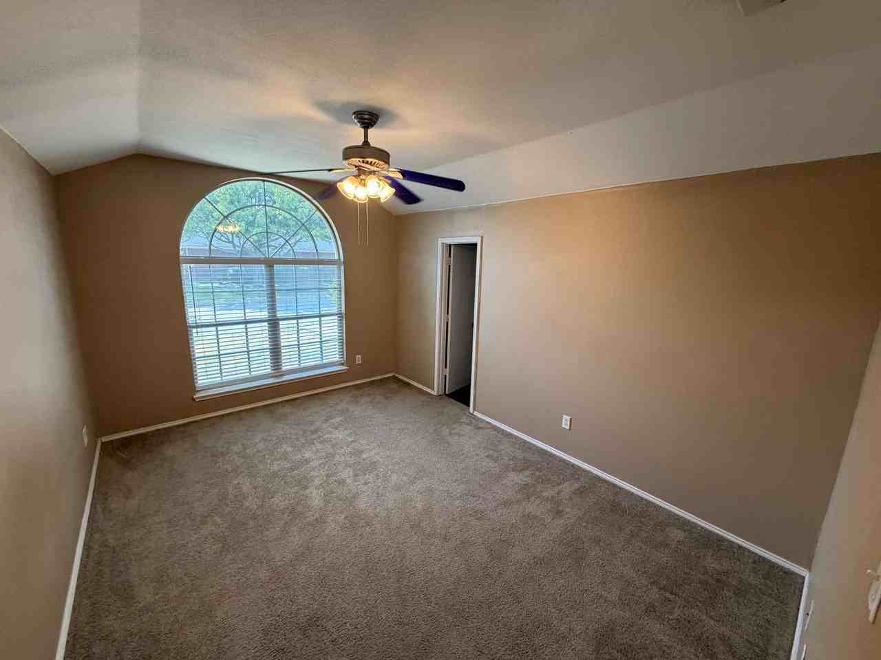 10504 Aransas Dr - Photo 6 of 25