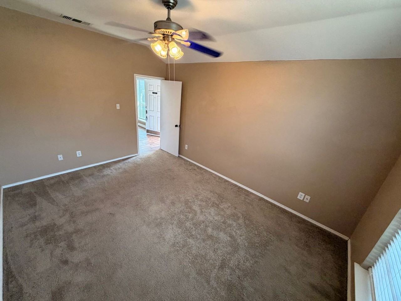 10504 Aransas Dr - Photo 7 of 25