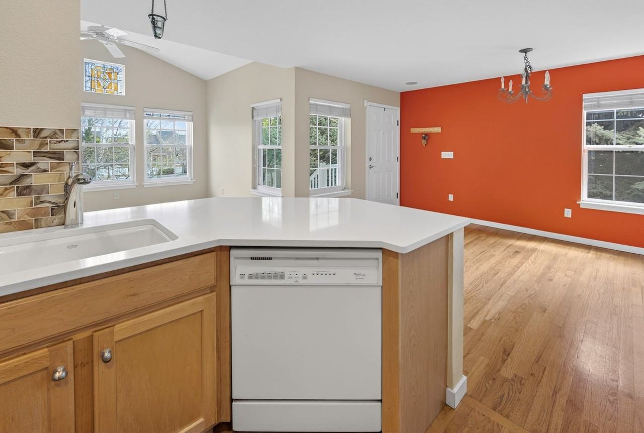 692 Beauprez Ave - Photo 6 of 17