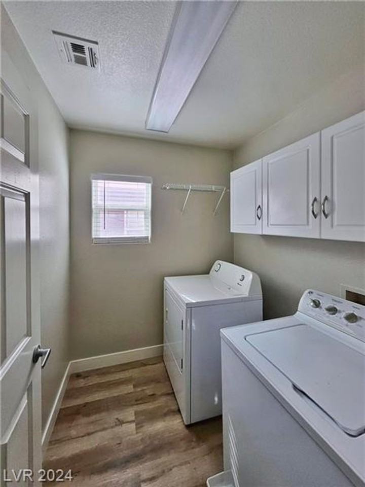 6149 S Rainbow Blvd - Photo 4 of 23