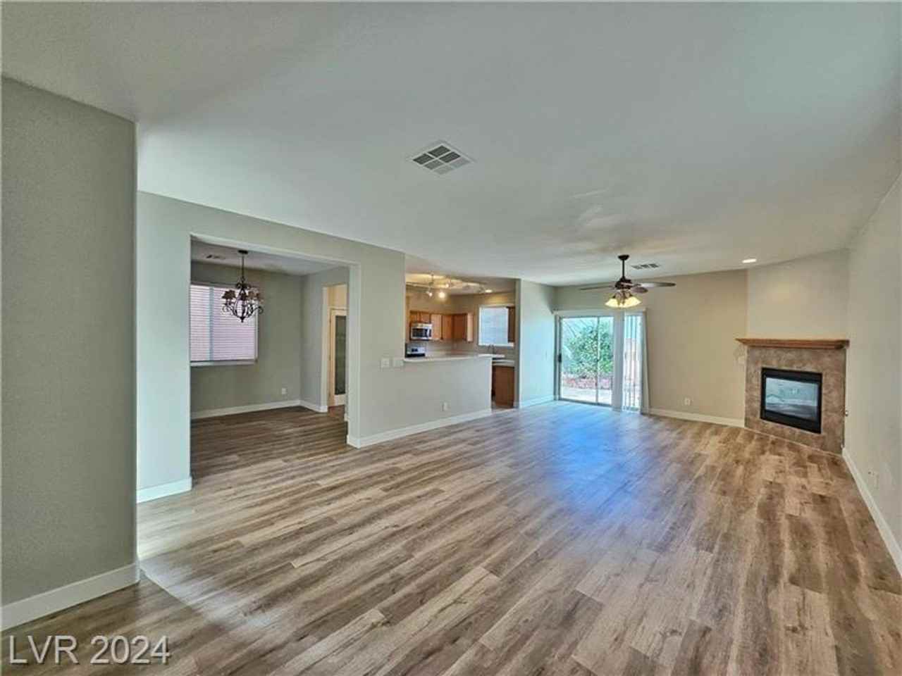 6149 S Rainbow Blvd - Photo 6 of 23