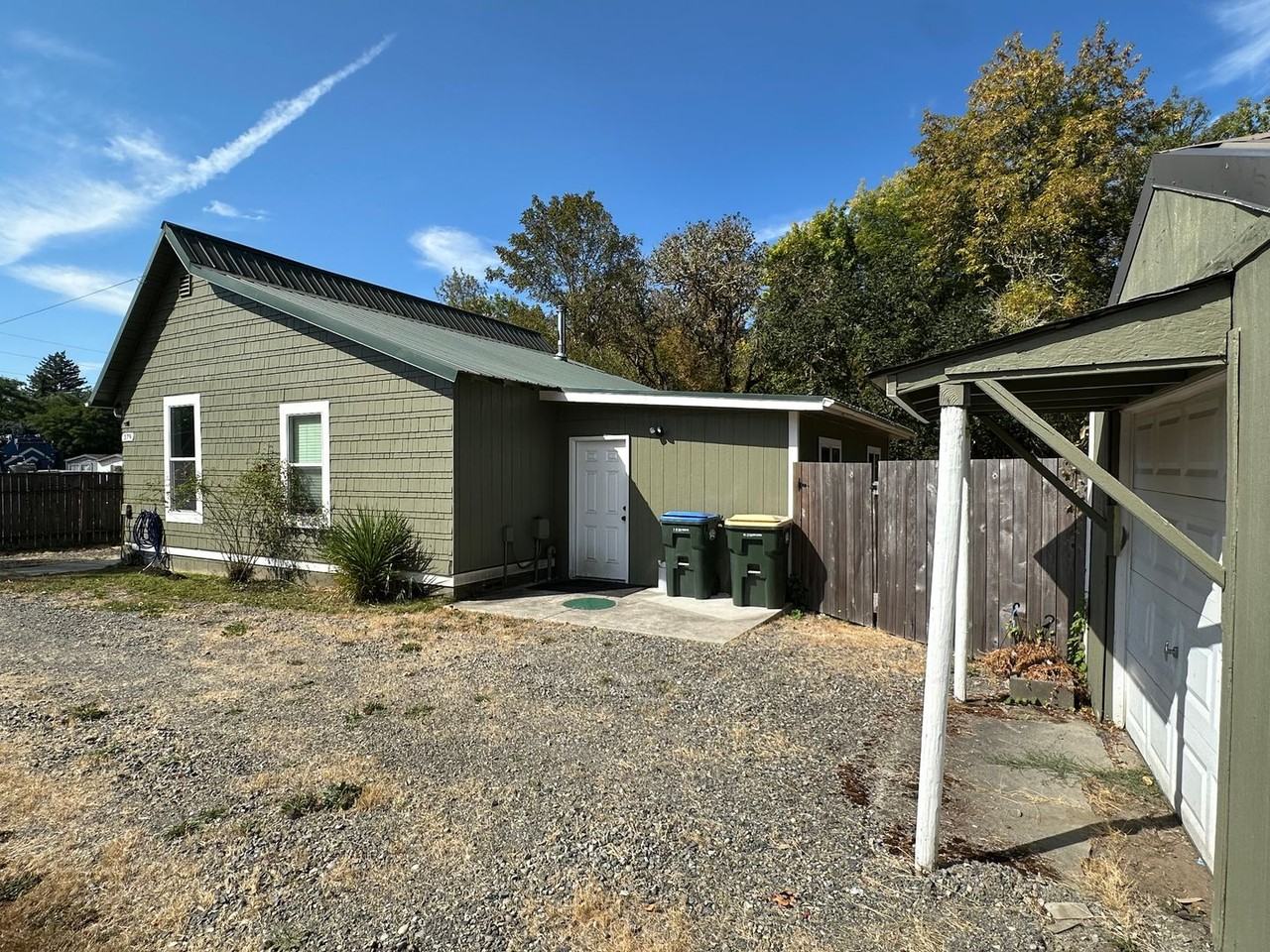 379 Greene St - Photo 3 of 23