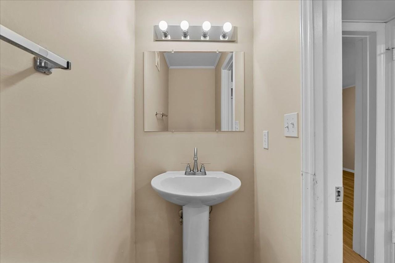 1628 Spring Garden St - Photo 6 of 19