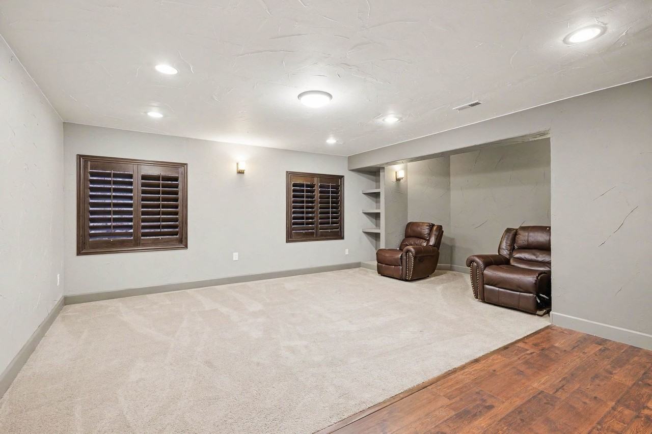 5634 W Ida Dr - Photo 3 of 22