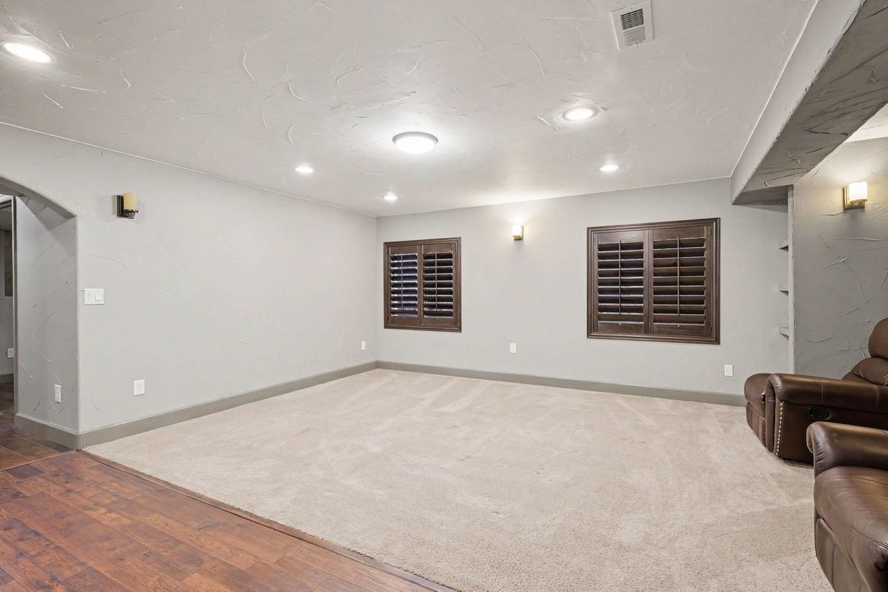 5634 W Ida Dr - Photo 4 of 22