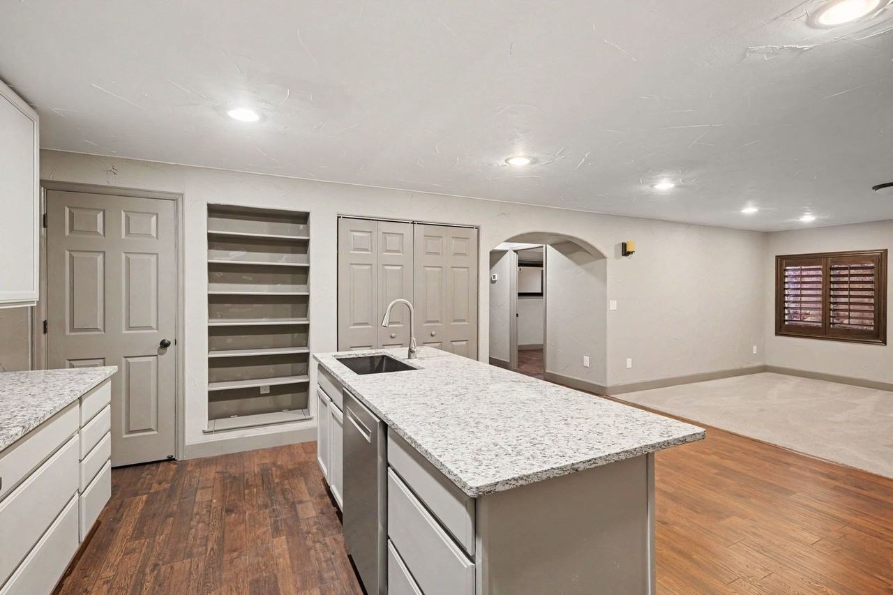 5634 W Ida Dr - Photo 5 of 22