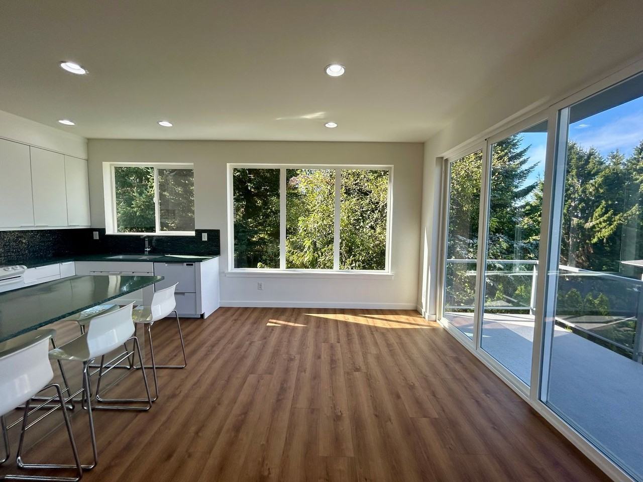 8761 Semiahmoo Dr - Photo 3 of 32