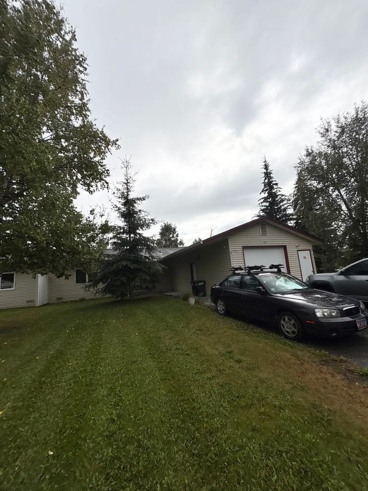 1249 Sutton Loop