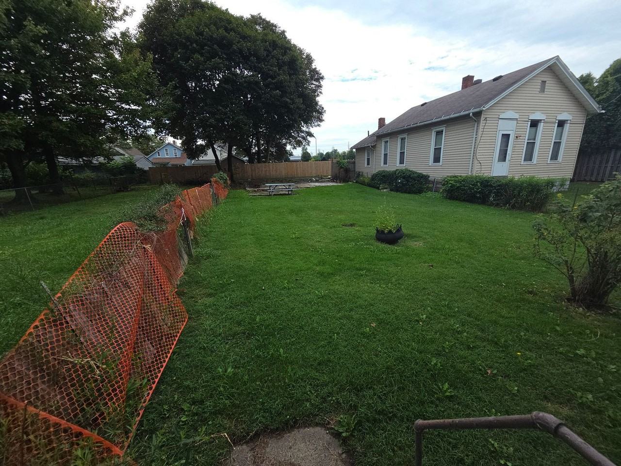 227 E 12th St - Photo 3 of 13
