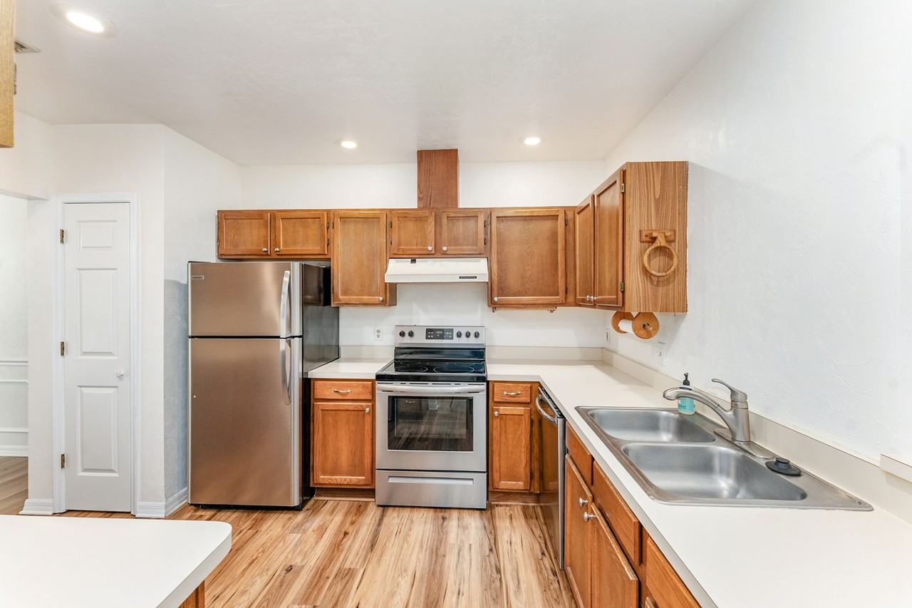 831 Nw 42nd Ter - Photo 6 of 29