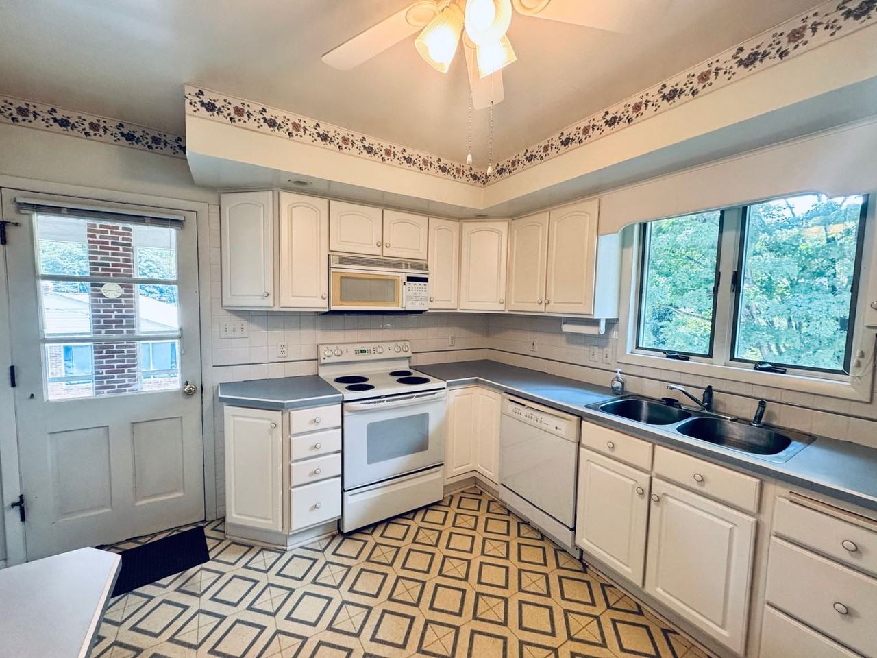5712 Kanawha Rd - Photo 3 of 18