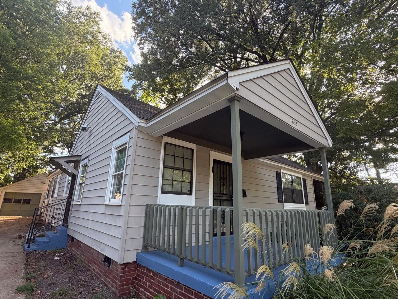 1833 Walker Ave - Photo 2 of 12
