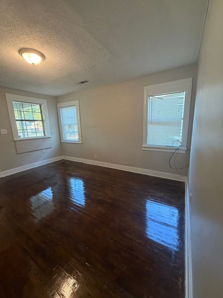 1833 Walker Ave - Photo 5 of 12