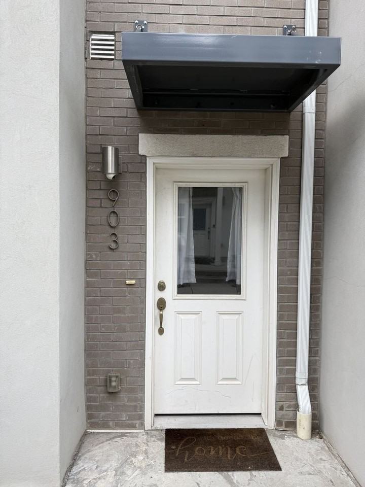 903 S 2580 E - Photo 2 of 23