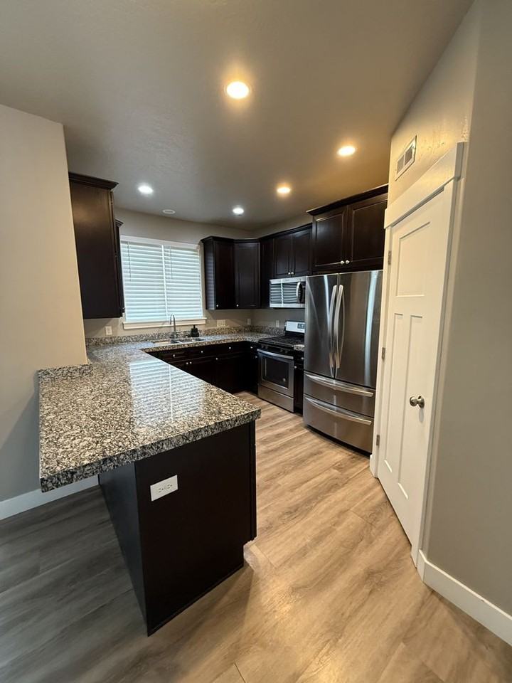 903 S 2580 E - Photo 3 of 23