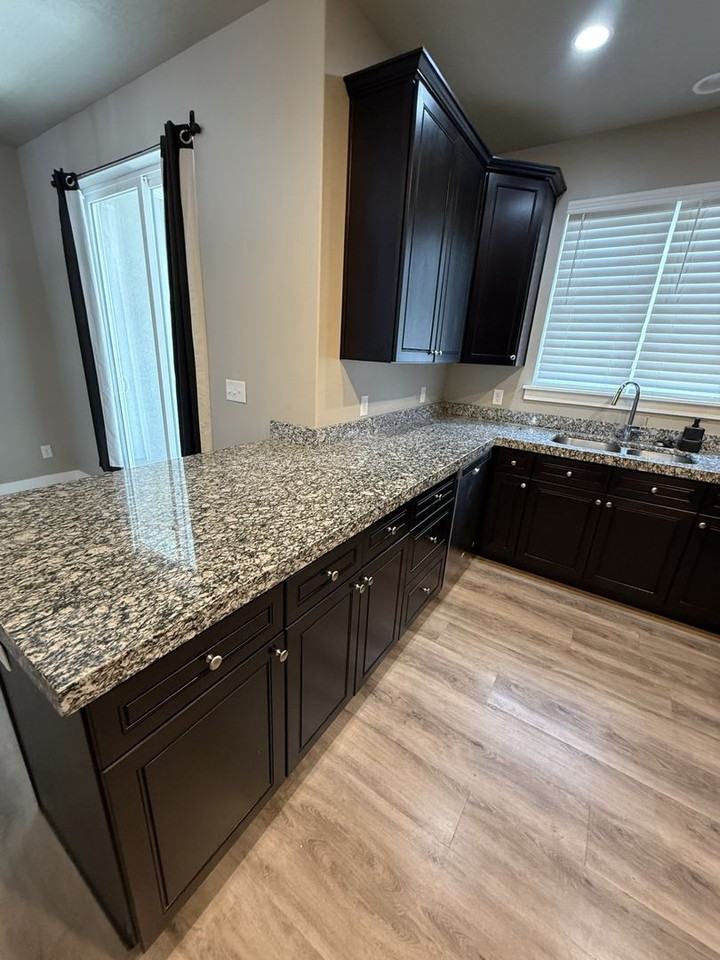 903 S 2580 E - Photo 4 of 23